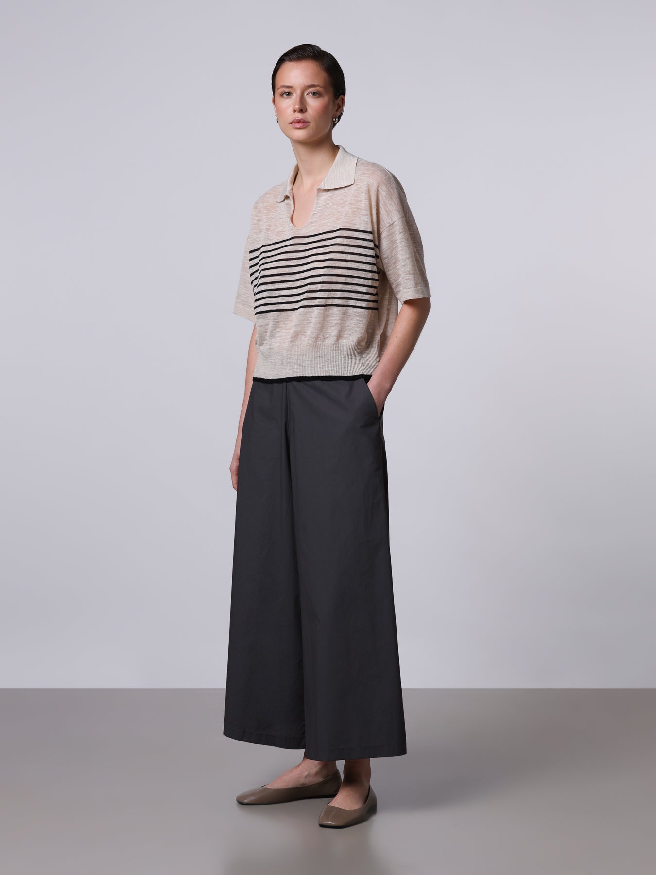 Wide cropped trousers