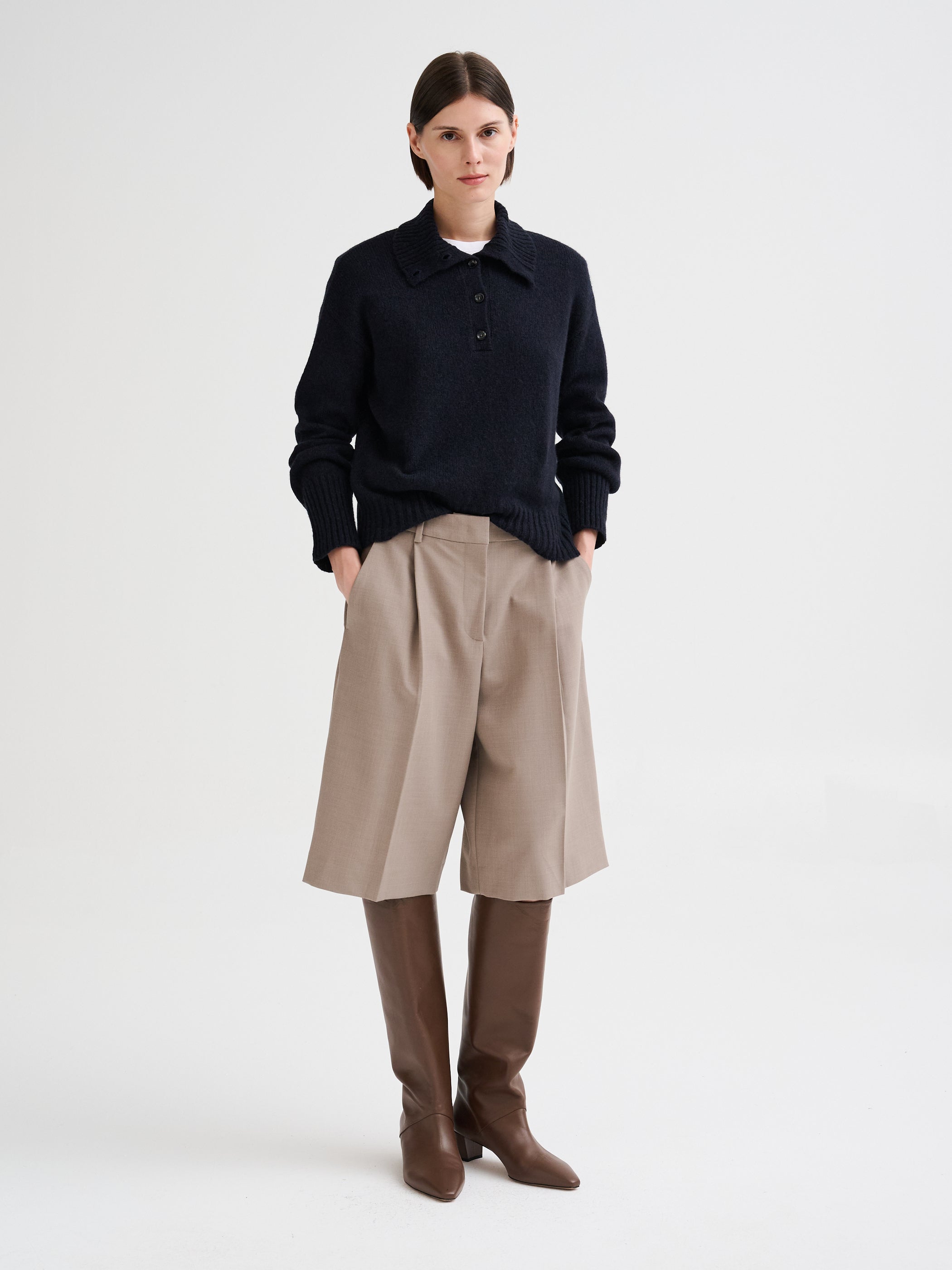 Pleated bermuda shorts