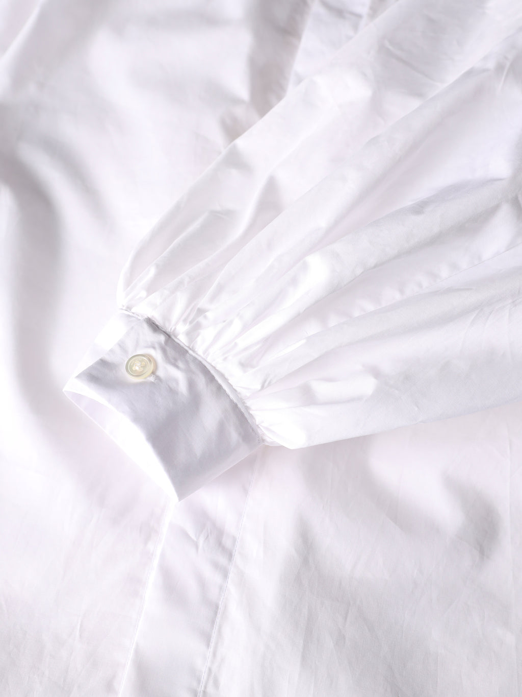 Oversized shirt with gathered sleeves