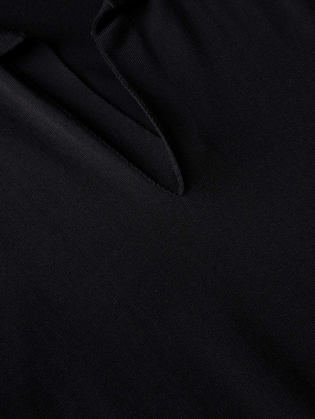 Buttonless  polo