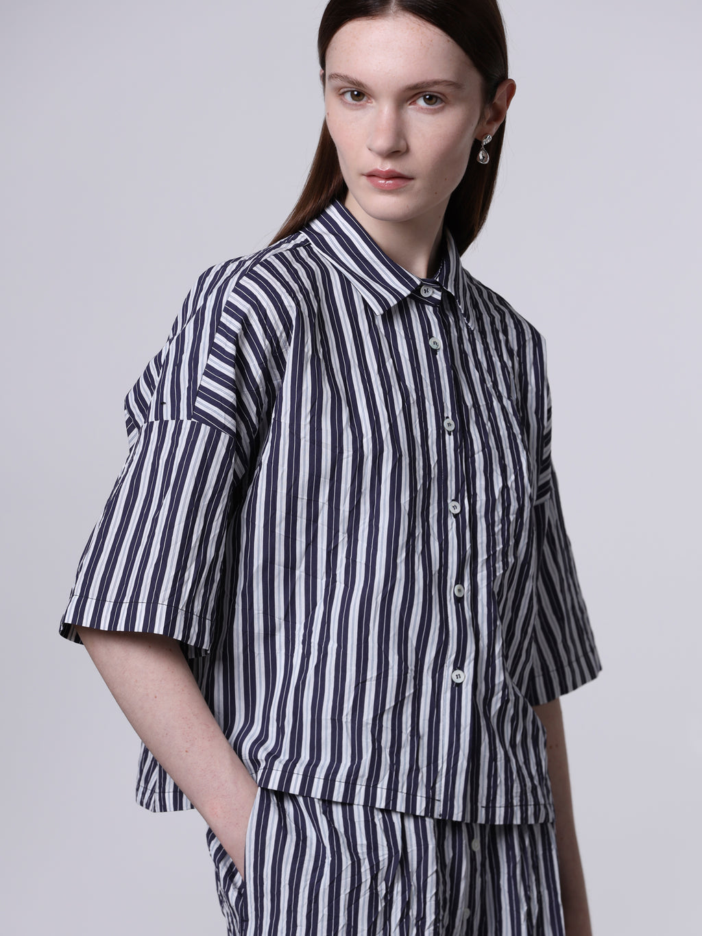 Cropped crinkled shirt