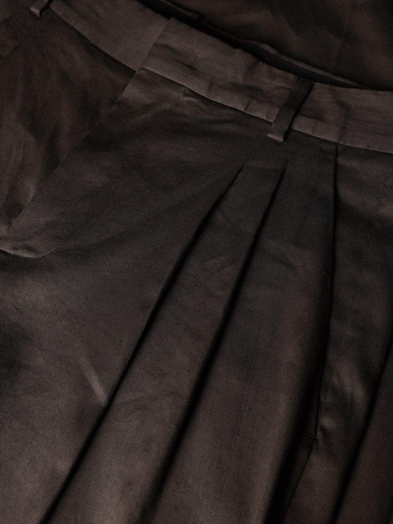 Pleated trousers