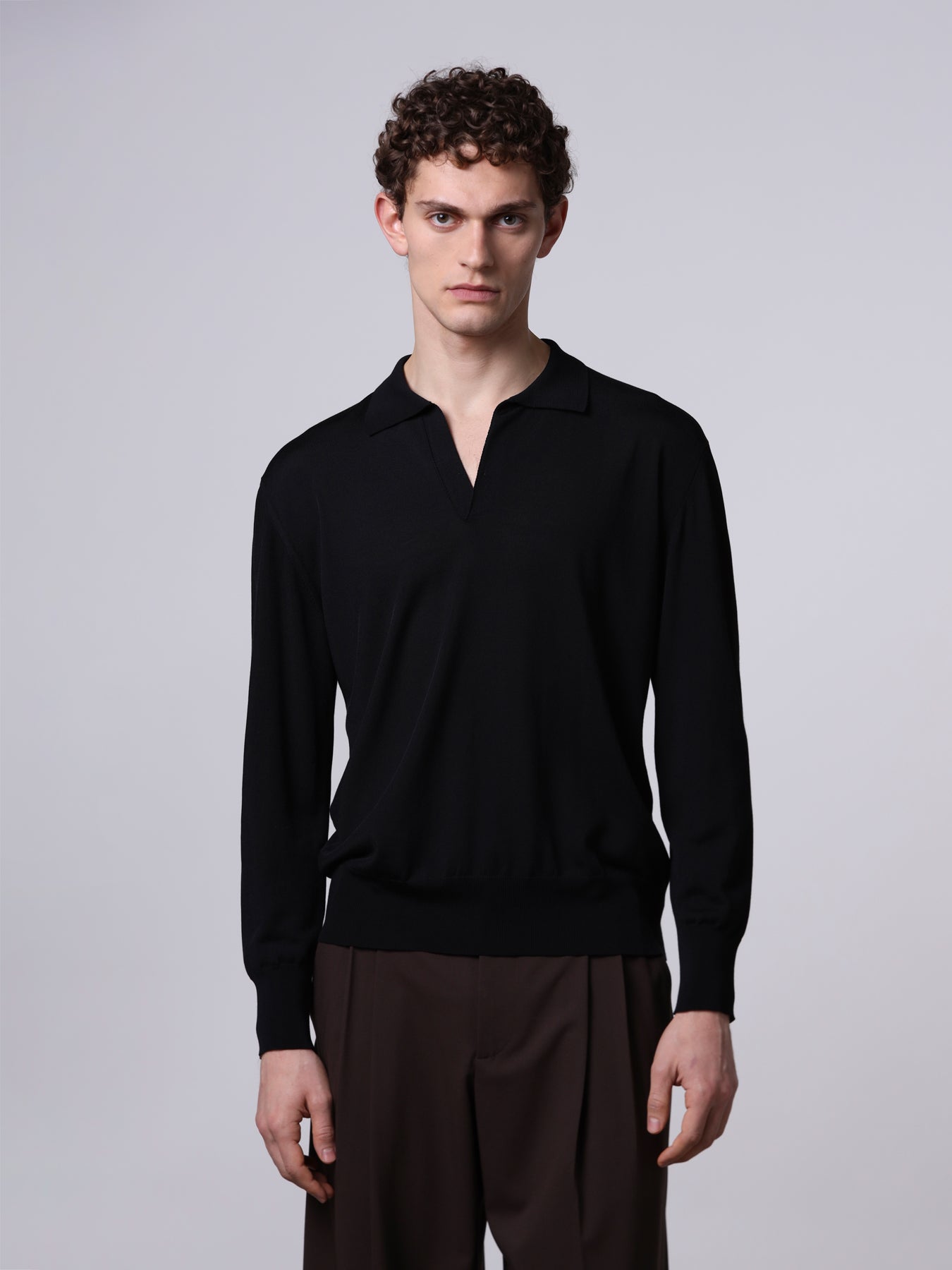 Buttonless  polo