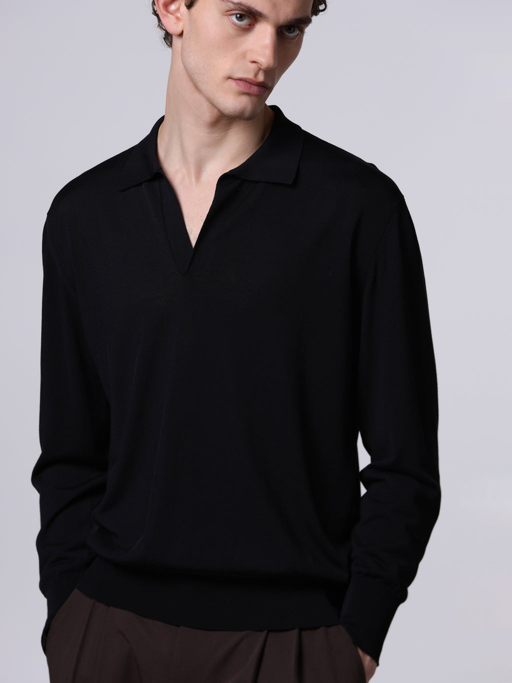 Buttonless  polo
