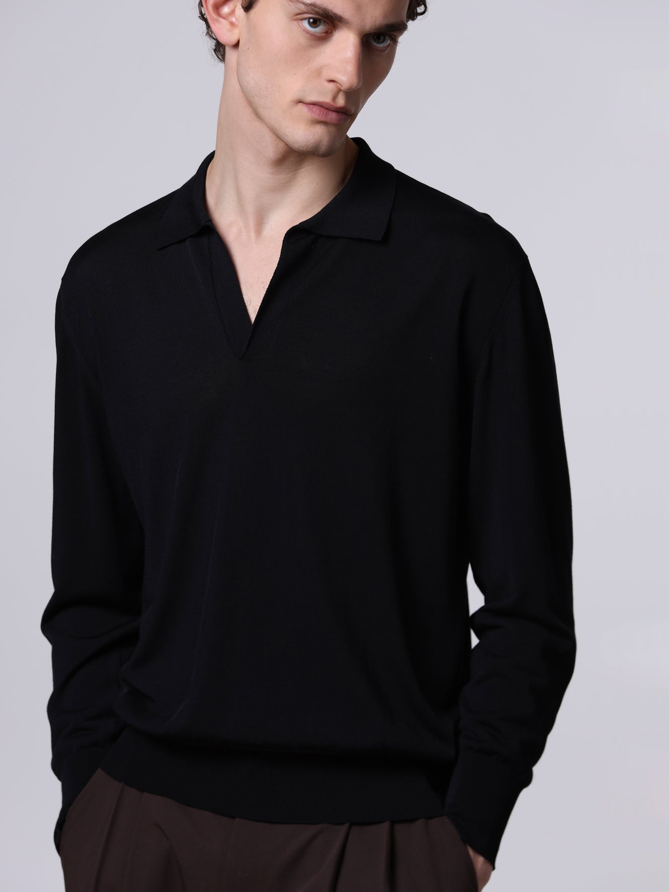 Buttonless  polo